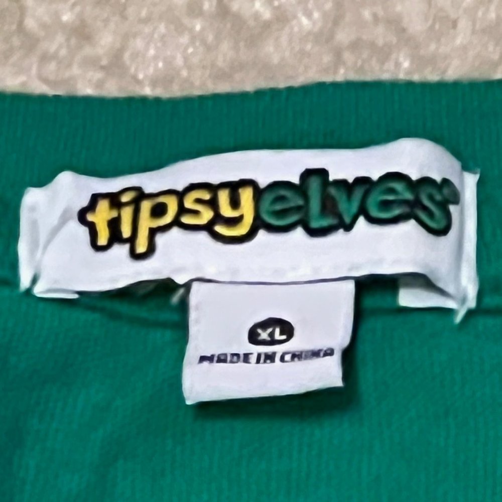 Tipsy Elves - St. Patrick's Day - Drinks Well With Others Shirt - Size XL - Picture 3 of 4